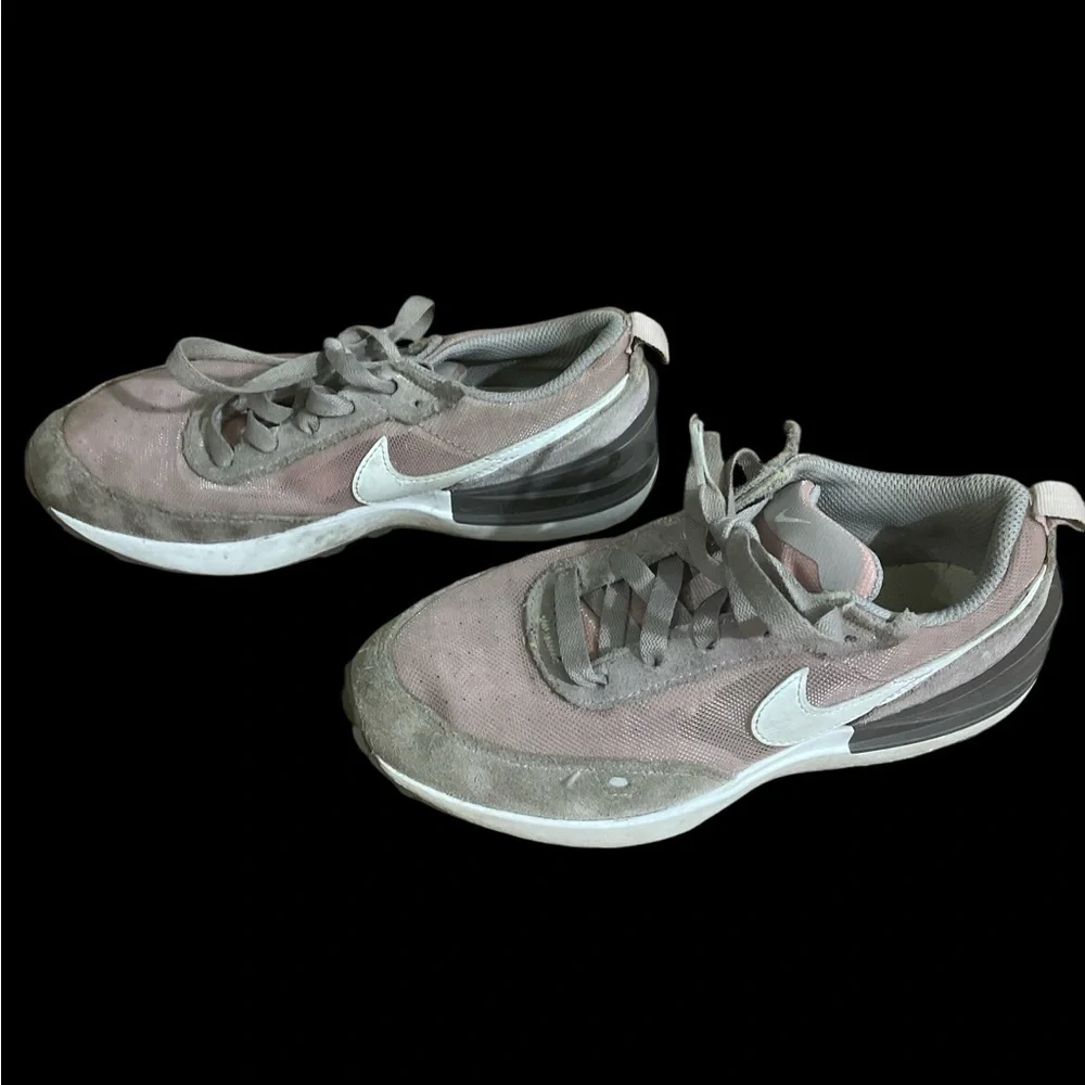 Lavender purple grey Nike waffle running shoes tennis shoes sneakers girls 2